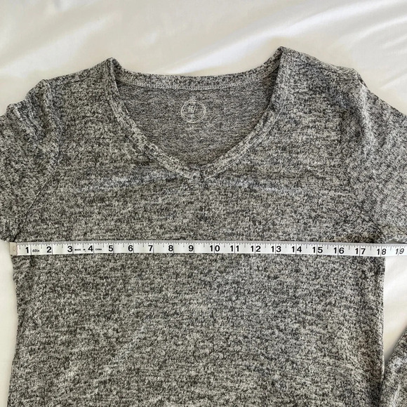 Maurice’s Marbled Black & White Gray V-Neck Rounded Hem Super Soft Sweater - Picture 5 of 8